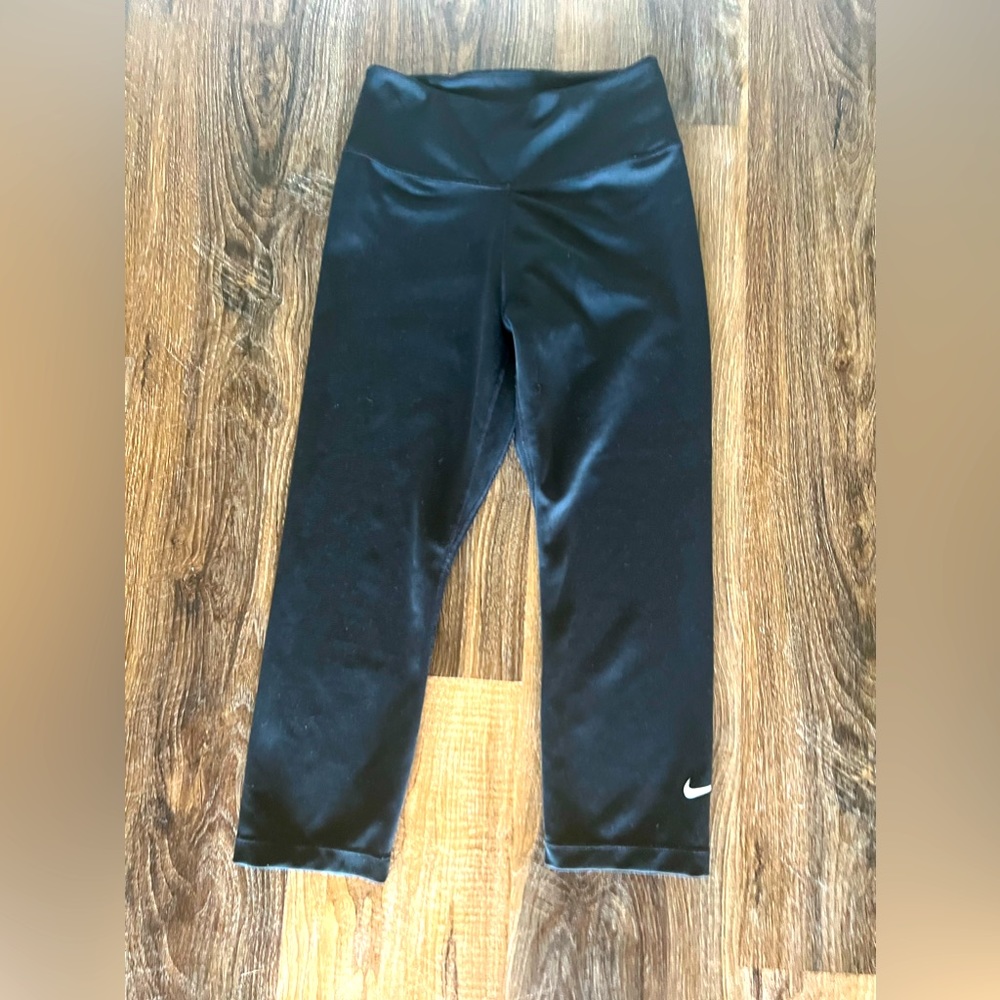 Black Nike Crop Yoga Pants